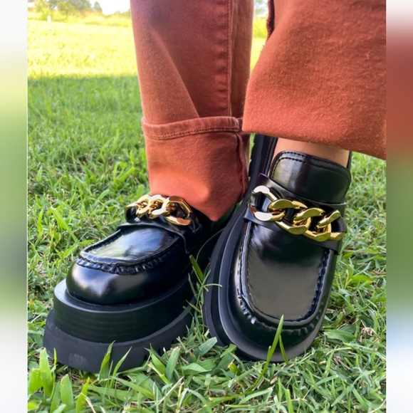 Jeffrey Campbell Black Loafers with Gold Chain - Picture 11 of 11